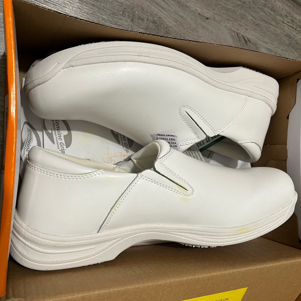 Genuine Grip Slip Resistant Footwear White 4705 Men's Size 11M